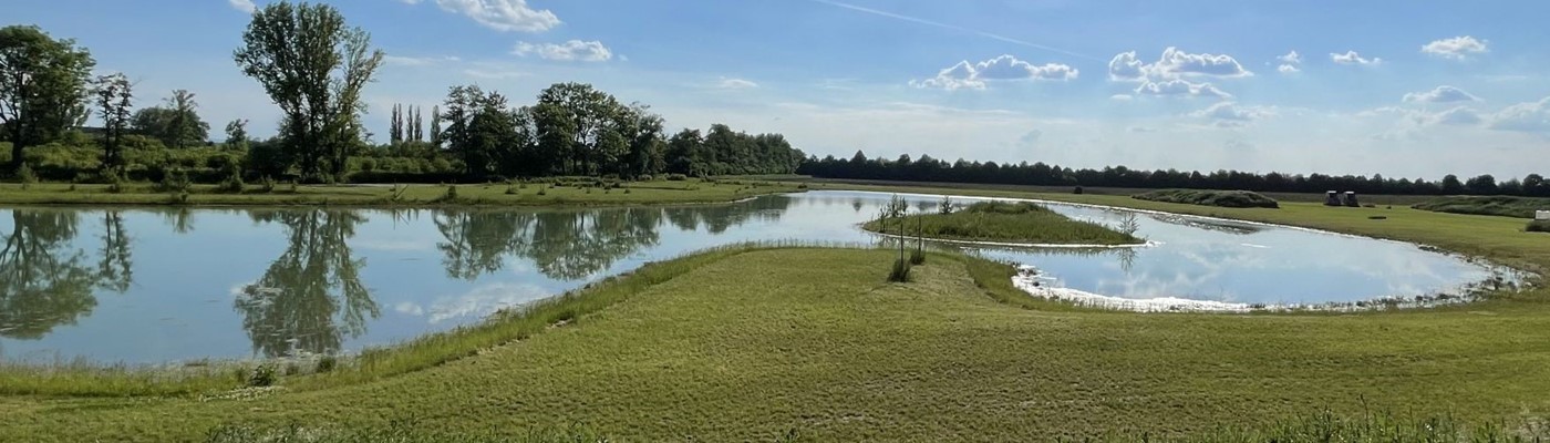Klan Pokorných buduje rybníky a stromořadí za desítky milionů