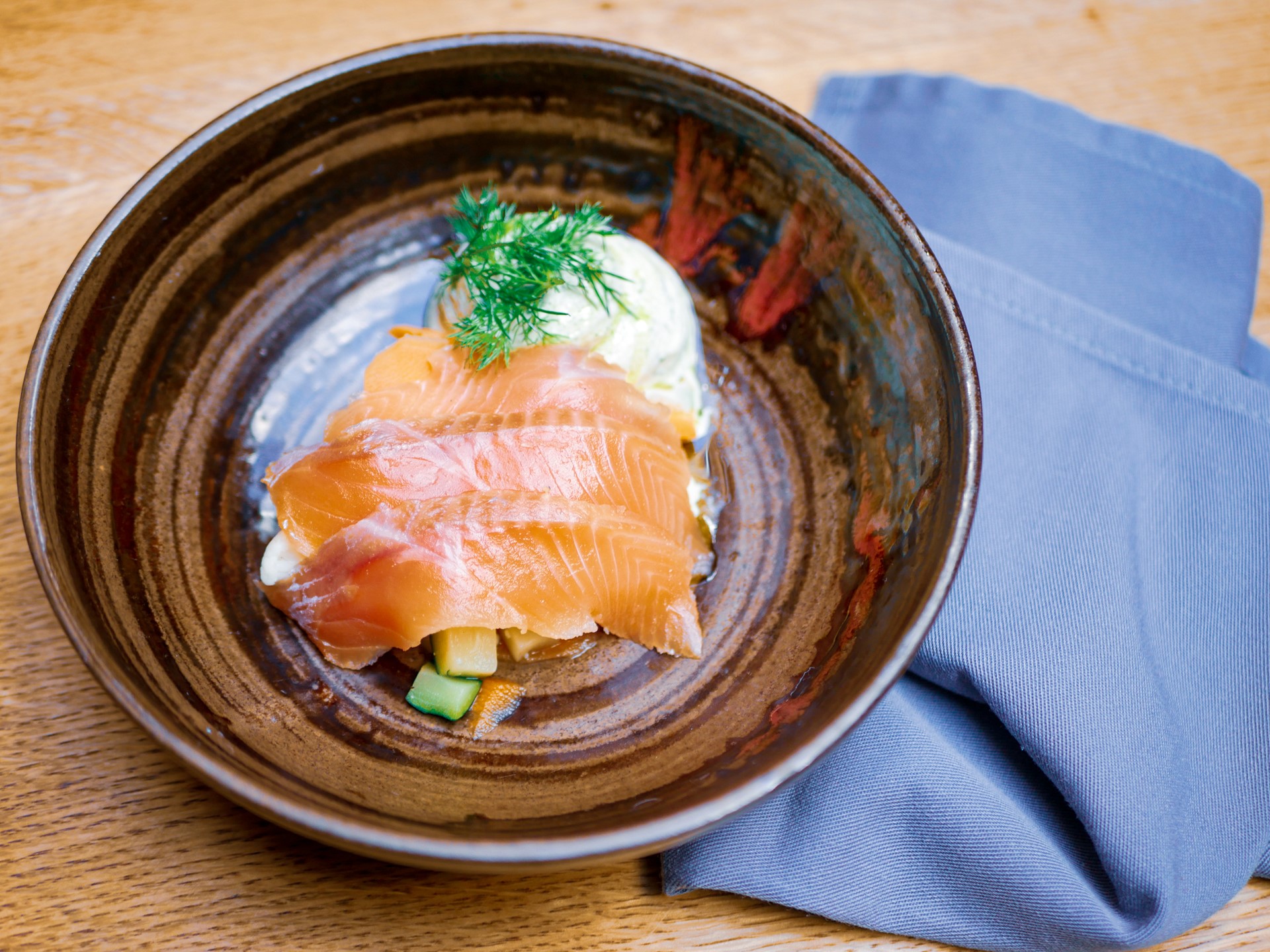 Siven s marinovanou zeleninou a koprovou pěnou